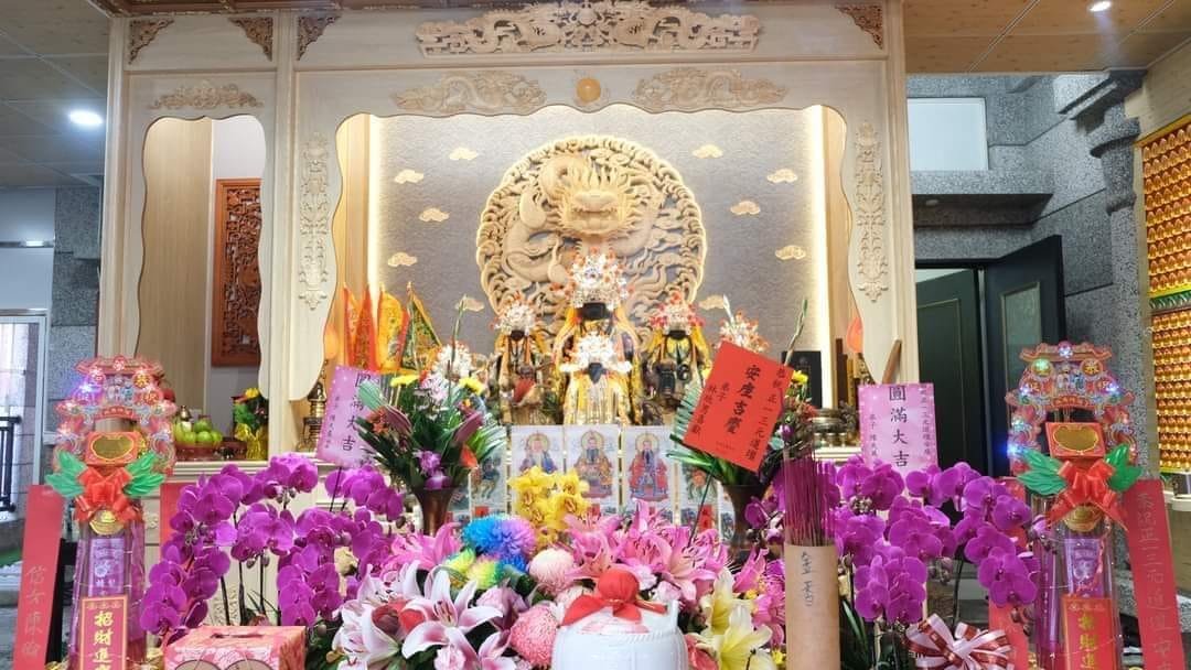 正一三元道壇壇內神龕全景，鎮殿廣澤尊王